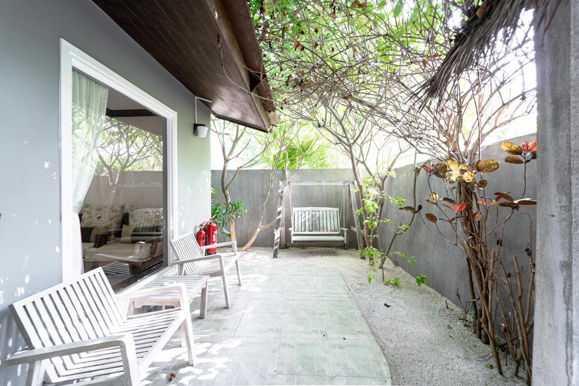 Tropical Tree Hotel Fehendhoo Exterior photo