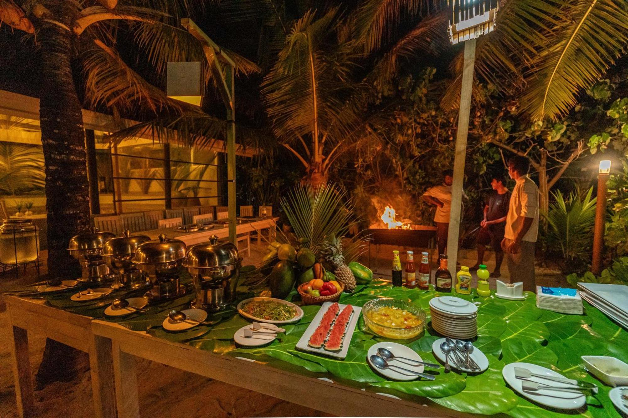 Tropical Tree Hotel Fehendhoo Exterior photo
