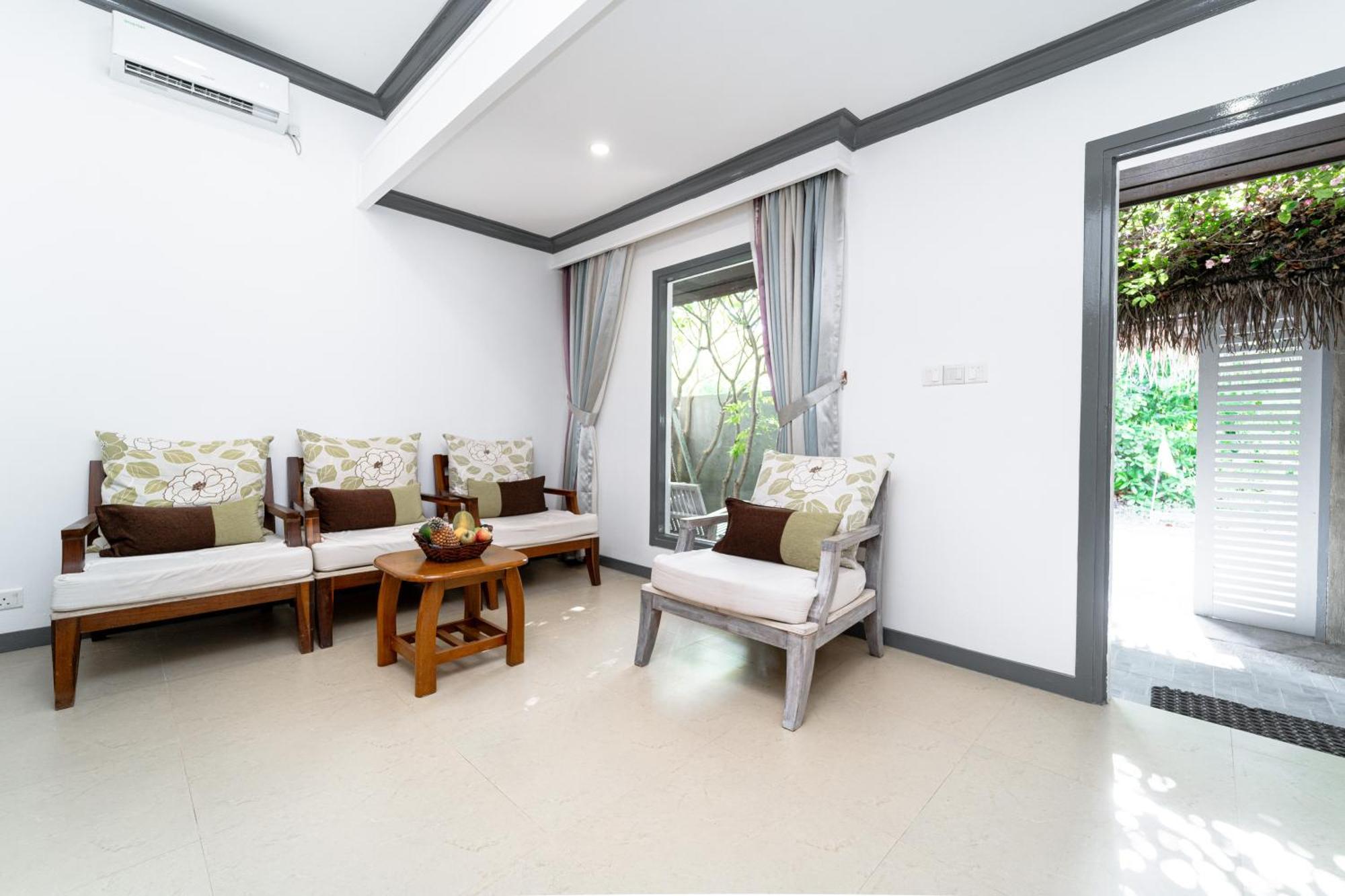 Tropical Tree Hotel Fehendhoo Exterior photo