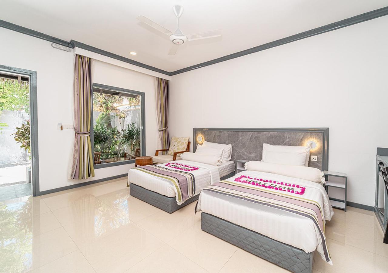 Tropical Tree Hotel Fehendhoo Exterior photo