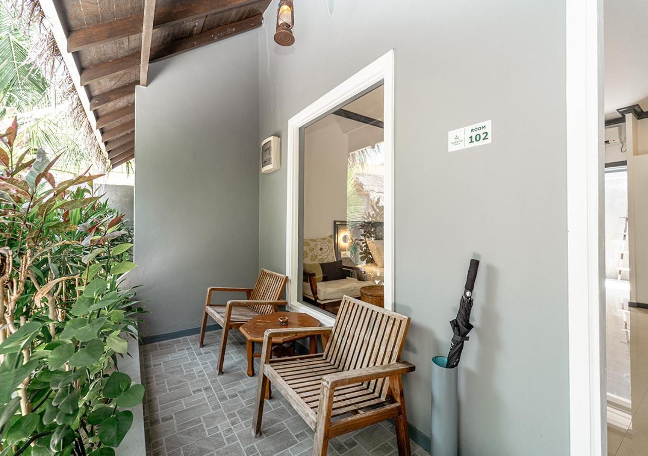 Tropical Tree Hotel Fehendhoo Exterior photo