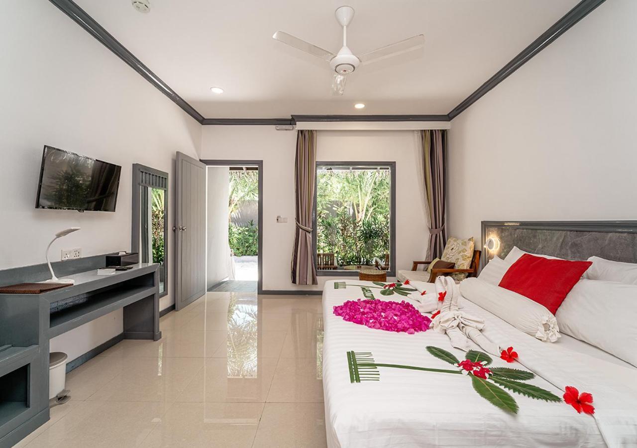 Tropical Tree Hotel Fehendhoo Exterior photo