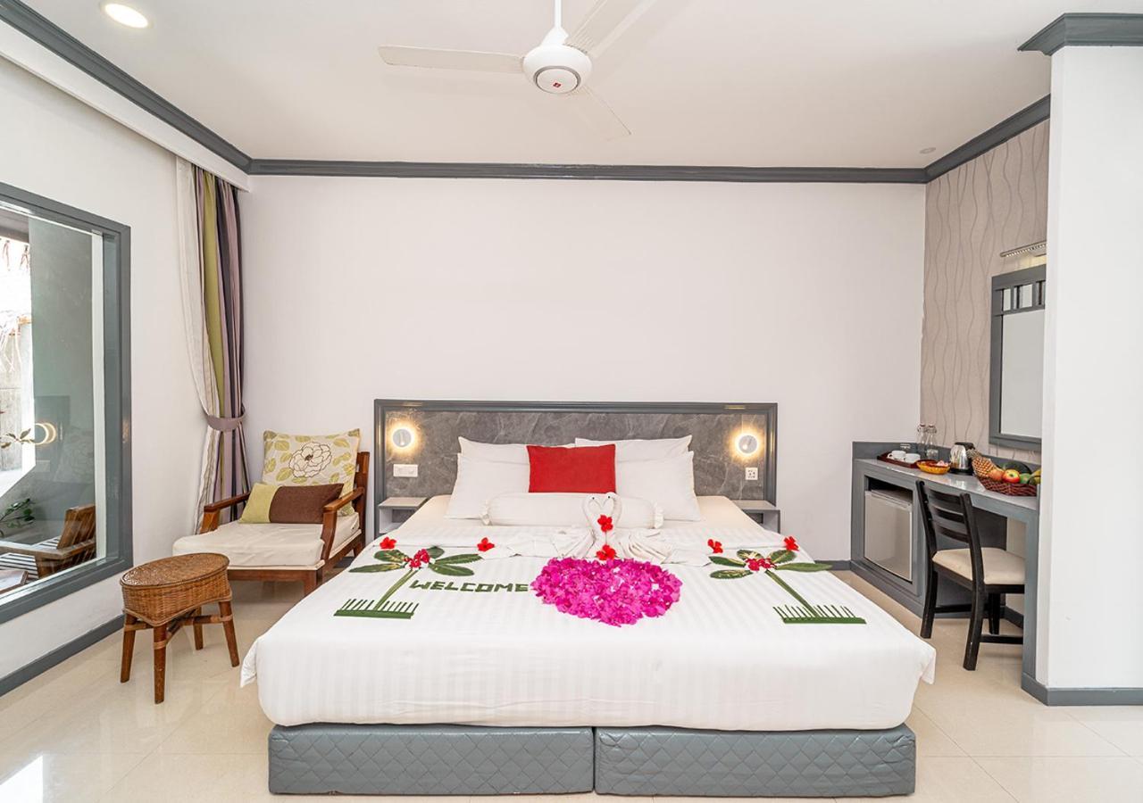 Tropical Tree Hotel Fehendhoo Exterior photo