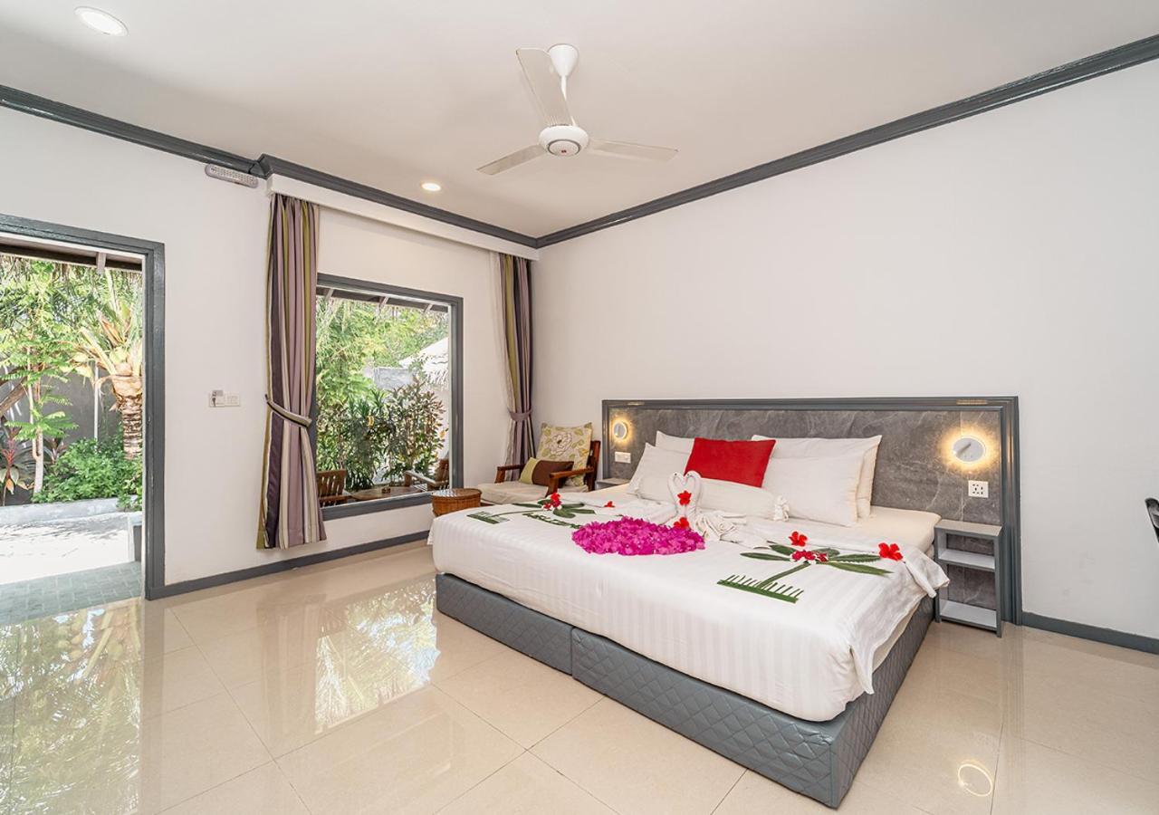 Tropical Tree Hotel Fehendhoo Exterior photo