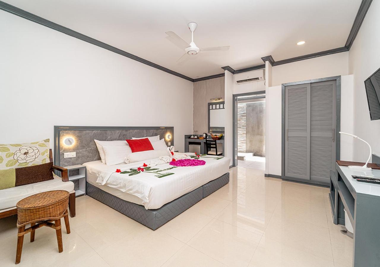 Tropical Tree Hotel Fehendhoo Exterior photo